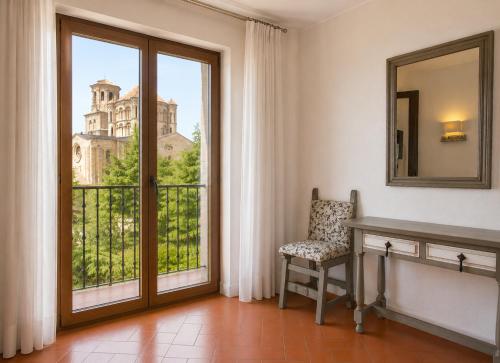 a room with a window with a view of a building at Hospedium Hotel Juan II in Toro