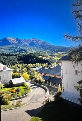 an aerial view of a town with mountains in the background at Duplex equipped for 6 people in Jausiers