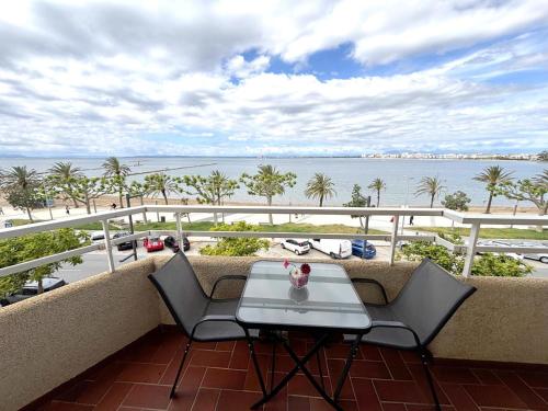 Appartement rénové en bord de plage avec clim et balcon à Roses