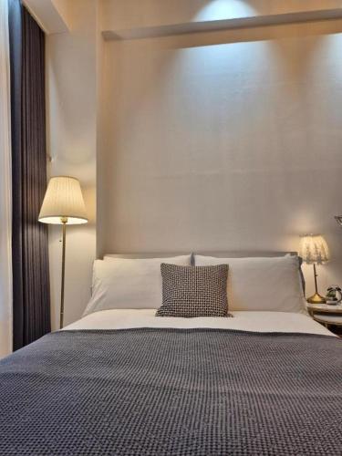 a bedroom with a large bed with a large headboard at Sunny House in Seoul