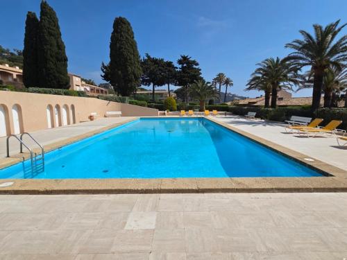 Studio climatisé avec terrasse et piscine à Sainte-Maxime