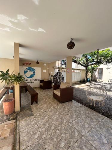 a living room with a couch and a table at Pousada Sereias de Maragogi in Ponta do Mangue