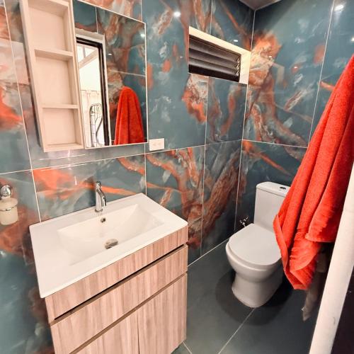 a bathroom with a sink and a toilet at Villa Matilde in Curití
