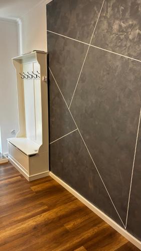 a corner of a room with a wall at Garden vibe apartament in Luduş