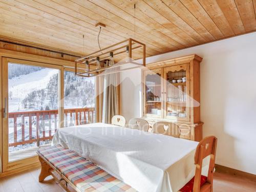 Appartement lumineux 4 pièces à Méribel avec mezzanine, wifi et parking, proche pistes - FR-1-411-736