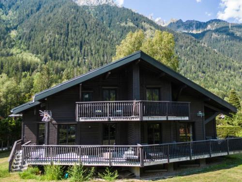 Demi-chalet familial à Chamonix - 8 pers, parking, WiFi