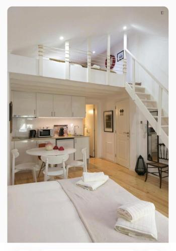 Charming Mouraria apt with AC 2 esq