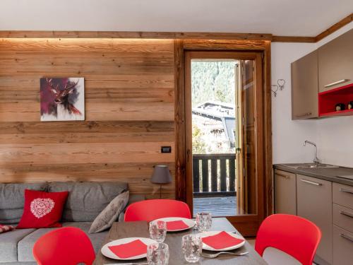 Appartement cosy avec terrasse au centre-ville, 4 pers, parking, WiFi - FR-1-343-222