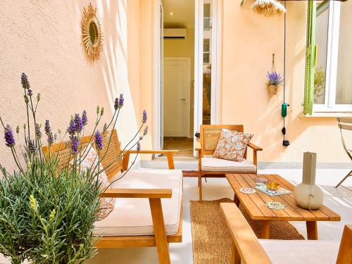 Le Petit Nice - 4 Air-Conditioned Studios, 2 with Private Terrace