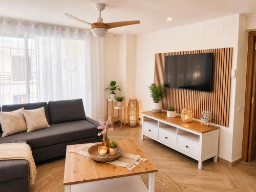 Beachfront Salou apartment with sea view