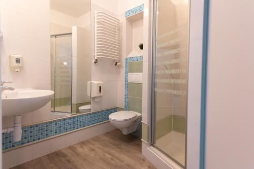 a bathroom with a toilet and a sink at Green Hotel in Świebodzin