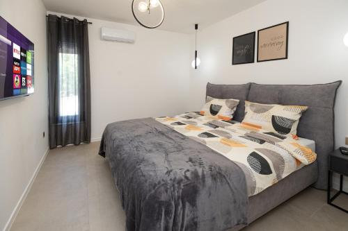 Aura Apartment near the Beach & City Center