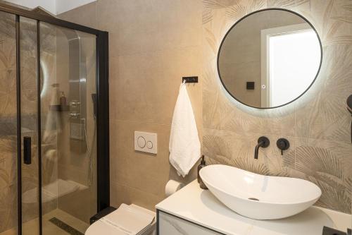 Aura Apartment near the Beach & City Center