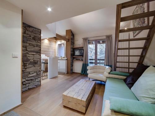 Appartement Duplex Rénové: 3 Pièces, 40m², Parking, Proche Centre Val d'Isère