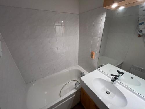 Appartement cosy 2 chambres avec balcon sud/est, parking, garage - 6 personnes