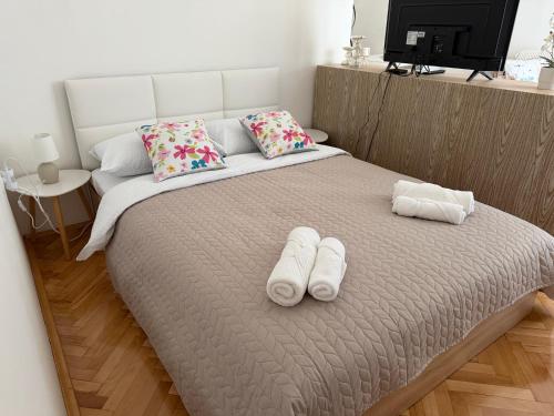 a bedroom with a bed with two towels on it at Angel's Residence in Veles