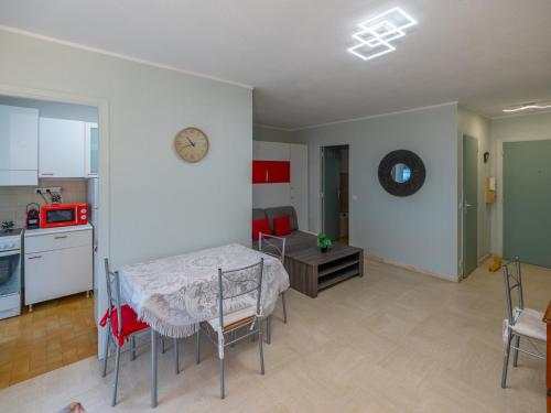 Studio climatisé, calme, centre Menton, terrasse