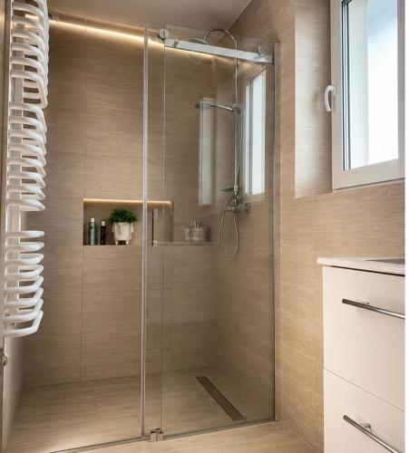 a shower with a glass door in a bathroom at Aura Home in Grywałd