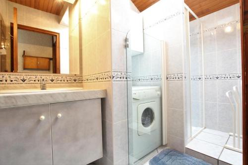 a bathroom with a washing machine and a sink at Iagonia in Lacarry-Arhan-Charritte-de-Haut