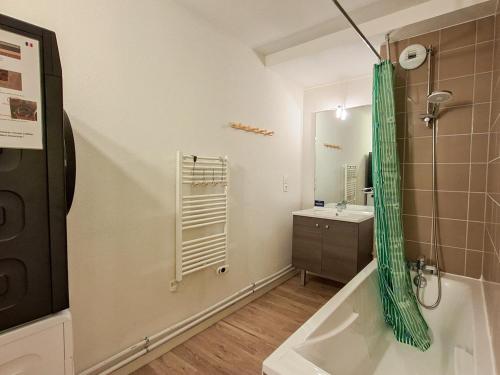 a bathroom with a tub and a sink at Spacieux appartement 3 pièces au centre de Flaine - FR-1-425-28 in Flaine