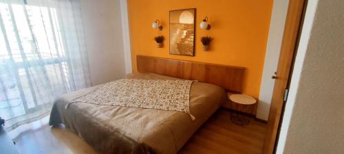 a bedroom with a bed in a room with a window at Appartement PRIMAVERA in Armação de Pêra
