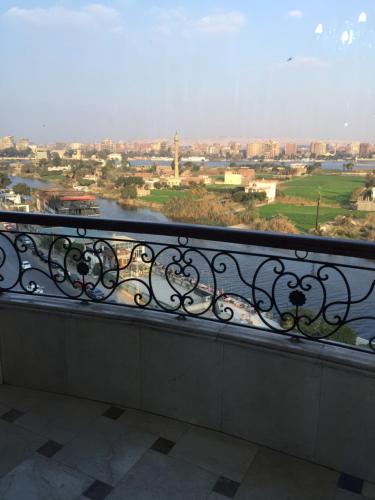 Gallery image of Al Bahr Al Aazam Apartment in Cairo