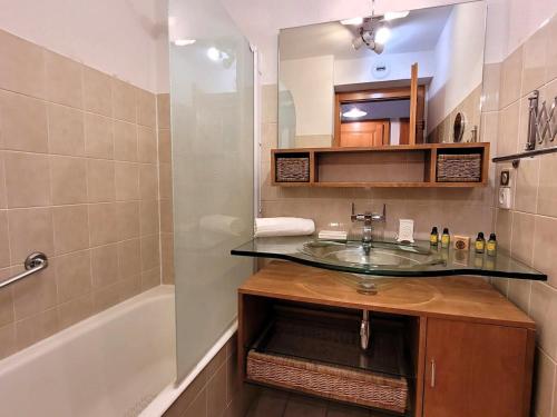 Bel appartement lumineux 3 pièces, prox centre, parking, calme