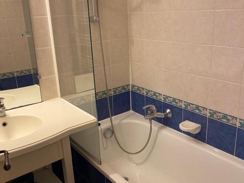 Cap Esterel : Appartement 2 Pièces, Vue Mer, Accès Piscines