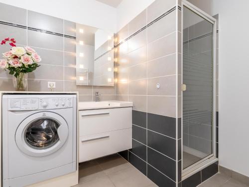 Spacieux T2 avec terrasse et parking à 100m de la plage - FR-1-472-172