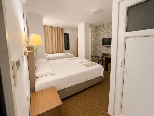 a hotel room with a bed and a desk and a door at çayır butik otel in Marmaraereglisi