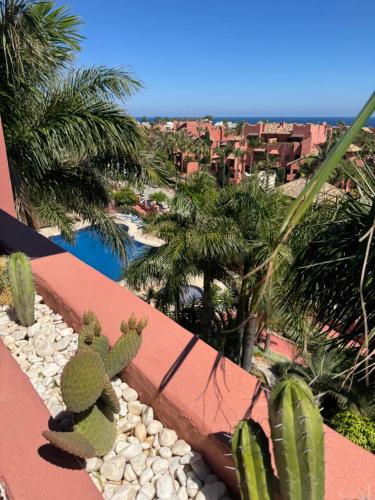 Luxury 3 bed Duplex Penthouse, 3 mins walk to the beach