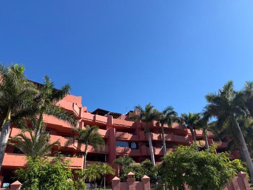 Luxury 3 bed Duplex Penthouse, 3 mins walk to the beach