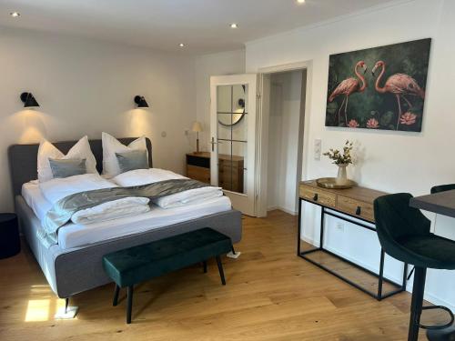 a bedroom with a bed and a desk with a chair at Altstadtappartment Plötze 13 Limburg in Limburg an der Lahn
