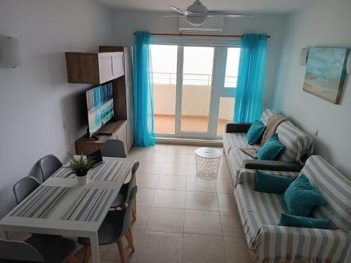 Apartment with sea views in Benalbeach