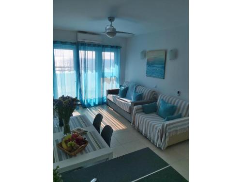 Apartment with sea views in Benalbeach