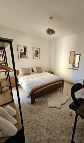 a bedroom with a large bed in a room at Appartamento spazioso ad Aosta in Aosta