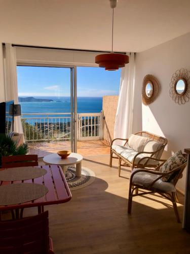 "un balcon sur la mer" T1 neuf tout équipé