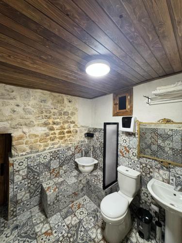 a bathroom with a toilet and a sink at Antikhan Han Yusufpaşa in Urfa