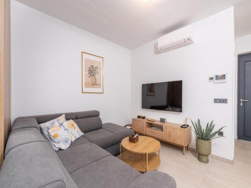 6-Person Home with 3 En-Suites
