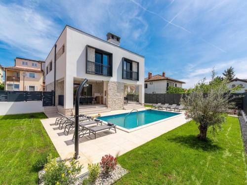 6-Person Home with 3 En-Suites