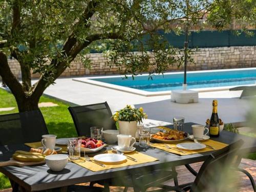 Villa Pietra house situated Gali ana
