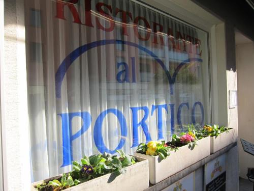 Gallery image of Albergo Ristorante Al Portico in Gerra