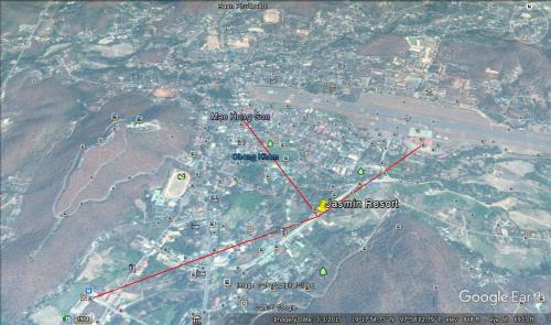 mapa miasta z czerwoną linią w obiekcie Jasmin Resort w mieście Mae Hong Son