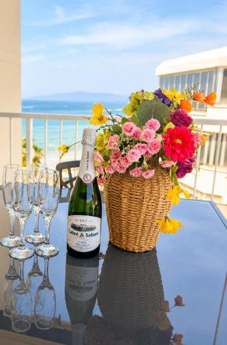 Beachfront Salou apartment with sea view