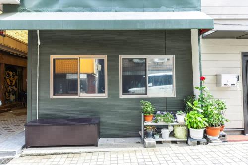 Shinagawa area , detached house , 2LDK , 3-minute walk from Tachikawa station , in the shopping district ,4 semi-double beds