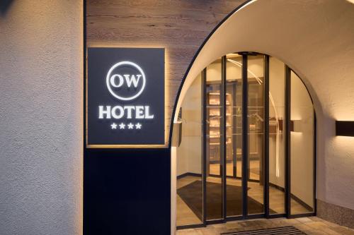a hotel lobby with a sign on the door at Gasthaus Hotel Oberwirt in Ebbs