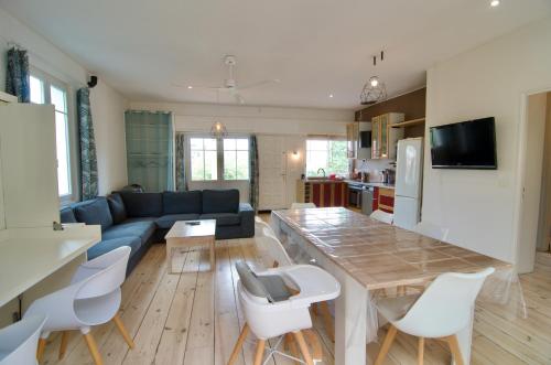 Villa Caprice - up to 12 guests - Walk to Beach and City Center
