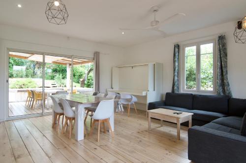 Villa Caprice - up to 12 guests - Walk to Beach and City Center