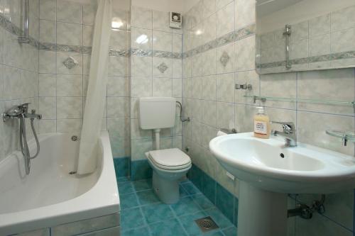 Koupelna v ubytování Apartments AVA