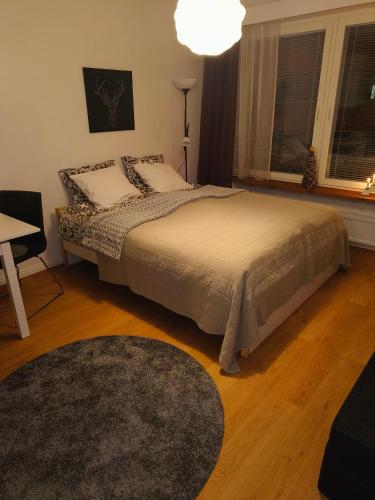a bedroom with a bed and a window at Jaakonkatu City Apartment in Rovaniemi